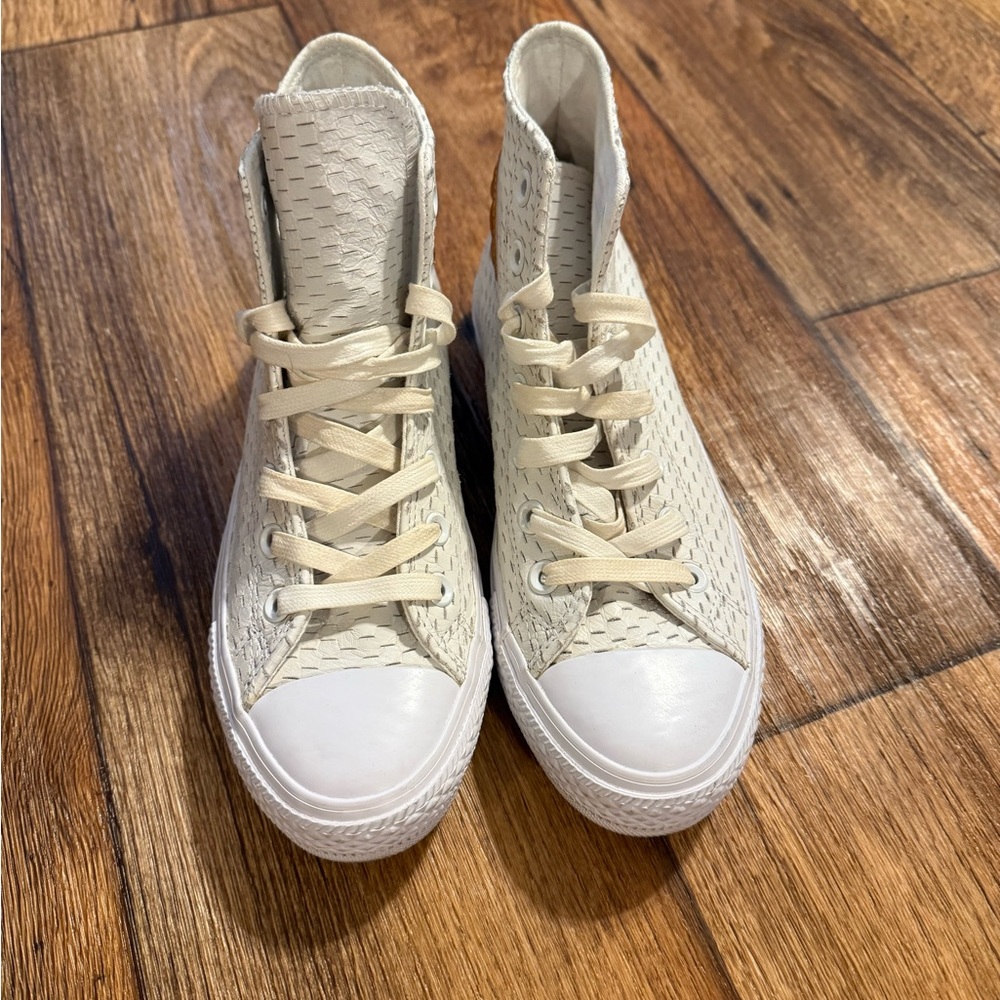 Converse Chuck Taylor High Top White Perforated Leather Gold Patch M5 W7